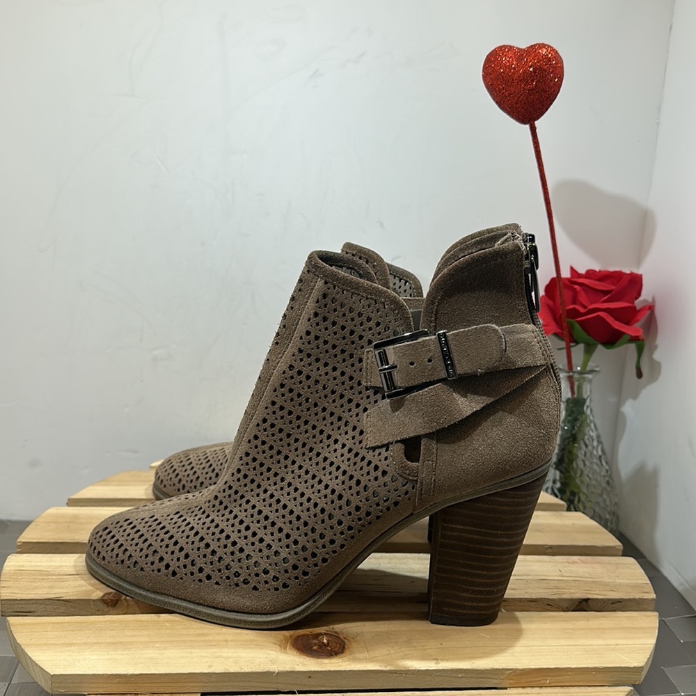 Vince Camuto heels‎ - Picture 3 of 6